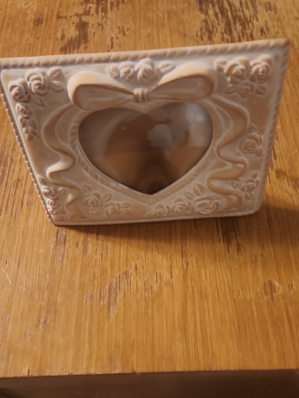Cream Heart-Shaped Decorative Photo Frame with Bow and Rose Details